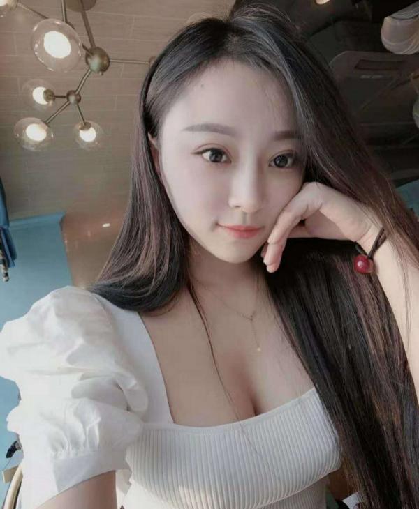 龙岗清纯气质美女