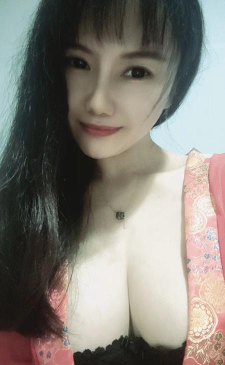 实惠的胸大妹子