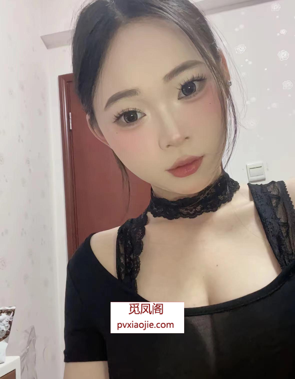 黑丝制服女友式服务